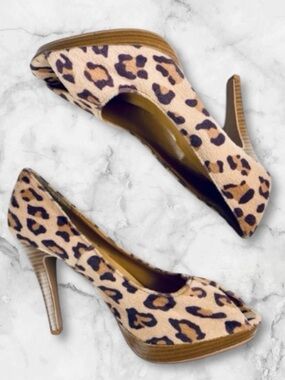 5 for $25 Splash textured
cheetah print peep toe heels size 8.5